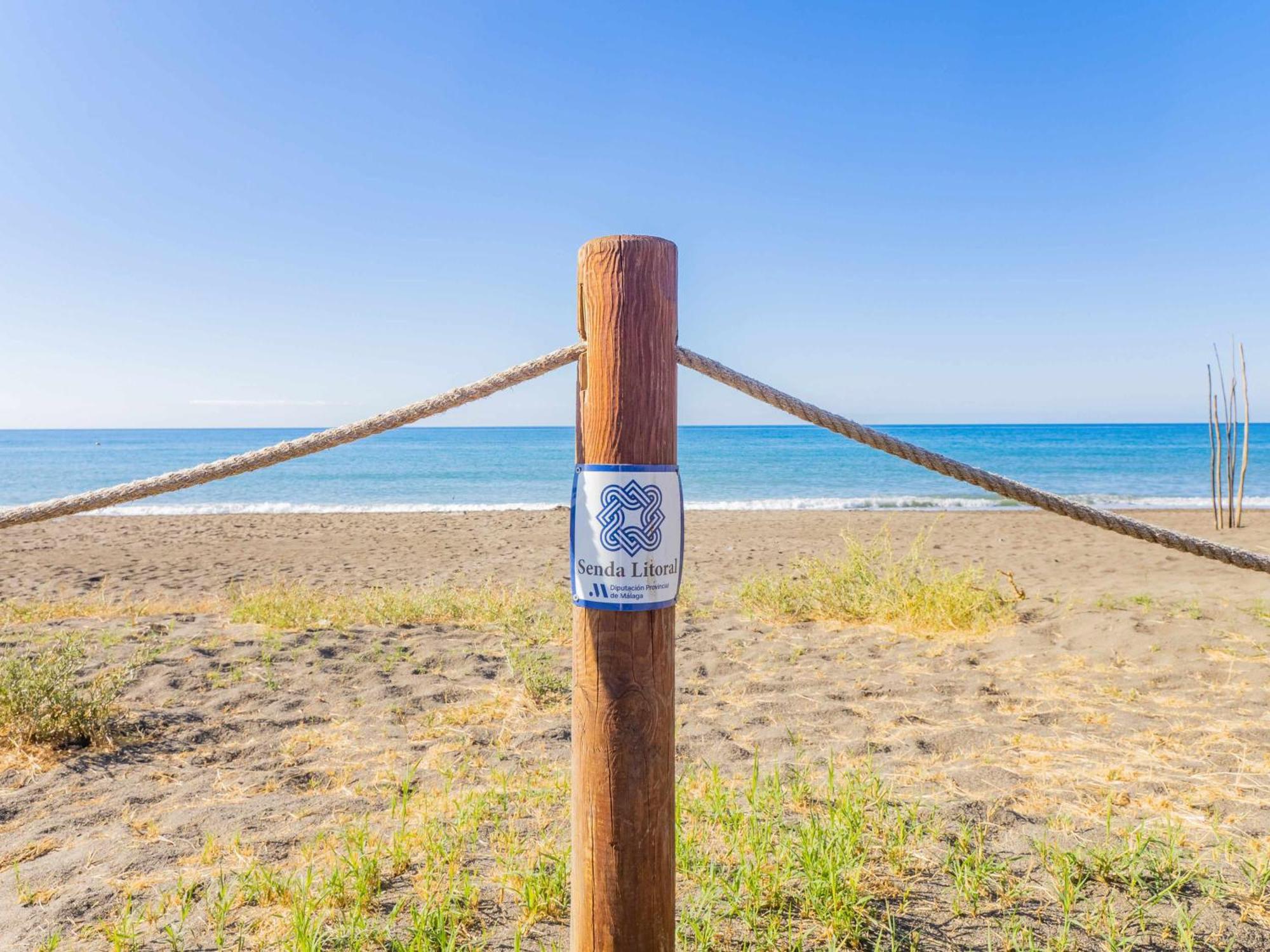 Nuevo Con Piscina Y Parking En La Playa Lejlighed Torre de Benagalbon Eksteriør billede