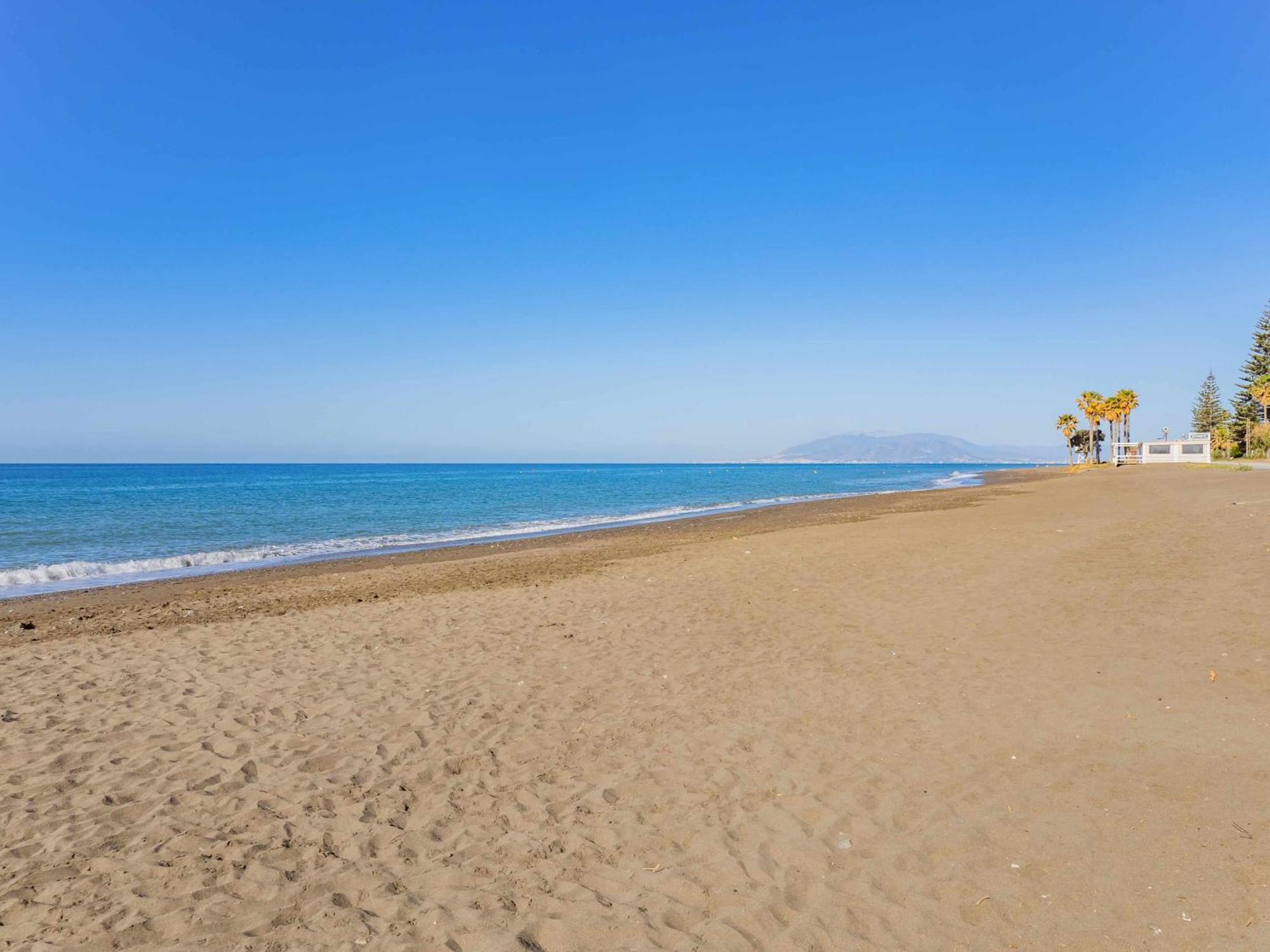 Nuevo Con Piscina Y Parking En La Playa Lejlighed Torre de Benagalbon Eksteriør billede