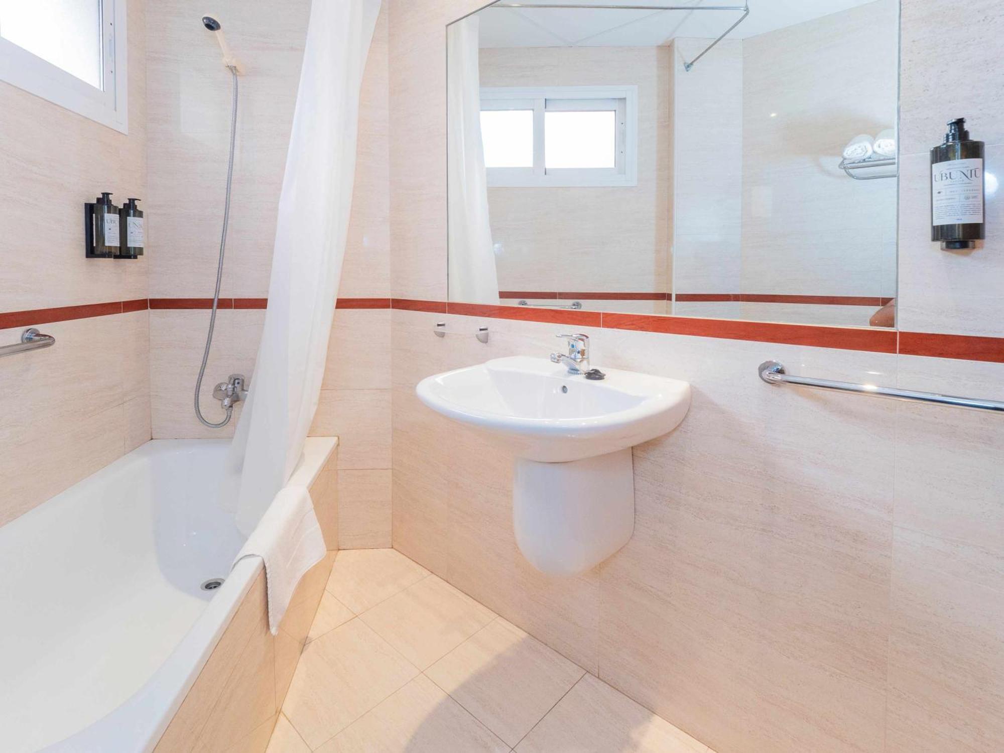 Nuevo Con Piscina Y Parking En La Playa Lejlighed Torre de Benagalbon Eksteriør billede